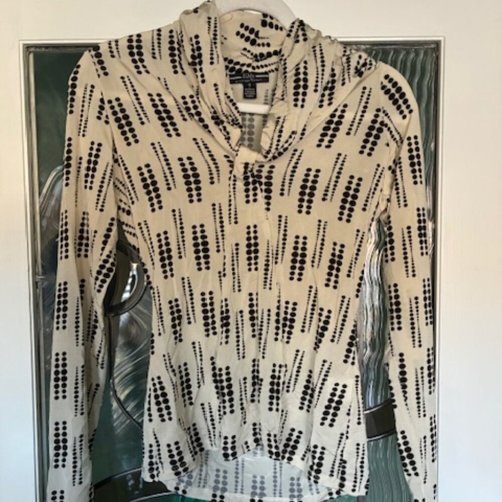Ebby  black and white shirt